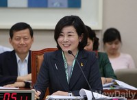 [포토]의원들의 질의에 답하는 김희정 여가부 장관 후보자