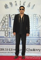 [포토]짙은 선글라스 쓴 배우 김영호