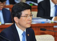 [포토]의원들의 질문 경청하는 황교안 법무부장관