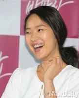 [포토]산타바바라, 언론시사 내내 즐거워 하는 윤진서