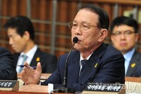 [포토]의원들의 질문에 답변하는 김기춘 비서실장