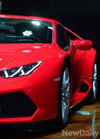 베일 벗은 람보르기니 우라칸, 가격이 무려..