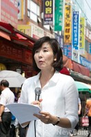 [포토]재보궐 선거 출마 선언문 읽는 나경원 후보 