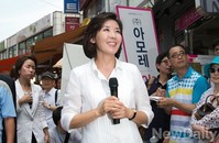 [포토]출마선언 후 환하게 웃는 나경원 후보