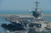 부산에 입항한 美항공모함 '조지워싱턴호' 위용
