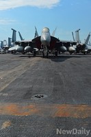 美항공모함 '조지워싱턴호' 부산에 입항, 21일 훈련돌입