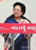 [포토]연설하는 김을동 새누리당 의원