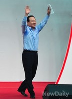 [포토]지지자들에게 감사의 인사 전하는 서청원 의원