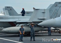 축구장 3배크기 조지워싱턴함..소속함정함도 함께 부산에