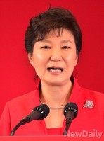 [포토]새누리당 전당대회 축사하는 박근혜대통령