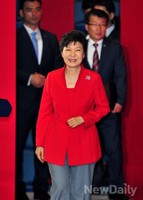 [포토]새누리당 전대 축사 마친 박근혜 대통령