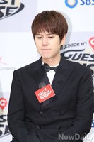 [포토]슈퍼주니어M, 마이크로 장난 치는 규현