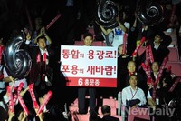 [포토]지지 호소하는 홍문종 새누리당 의원