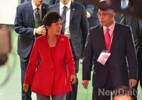 [포토]전당대회 입장하는 박근혜 대통령