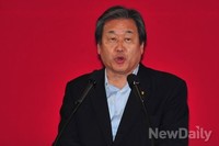 [포토]당대표 수락 연설하는 김무성 의원