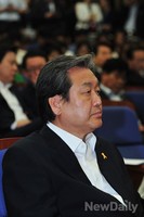 [포토]새누리당 의원총 참석한 김무성 신임 대표