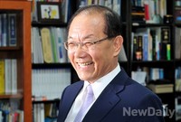 [포토]밝은 표정의 황우여 교육부 장관 내정자