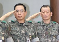 [포토]전군작전회의에 참석해 경례하는 사령관들