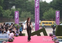 [포토]과감한 앞트임에 전신 시스루 유라성..시선 압도