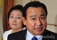 [포토]비공개 회의 위해 자리 떠나는 여야 원내대표