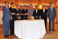 [포토]경제5단체장과 손 맞잡은 정의화 국회의장