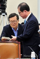 [포토]현안보고 마치고 자리로 들어가는 이성한 경찰청장