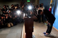 [포토]고개숙여 인사하는 새정치 기동민 후보