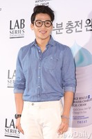 [포토]부드러운 미소로 여심 녹이는 유건