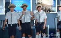 [엠카10주년]산듯한 복장으로 입장하는 B1A4