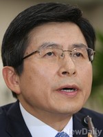 [포토]의원들의 질문에 답변하는 황교안 법무부장관