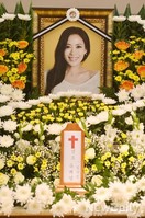 [포토]영정 속에서 밝게 웃고 있는 故 유채영