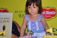 [포토]추사랑, 먹는 것 발견? 