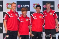 손흥민-류승우, 레버쿠젠 동료들과 팬사인회 참석