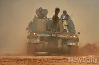 굉음내며 기동훈련하는 K-9자주포