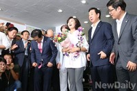 [포토]환하게 웃는 나경원 당선자