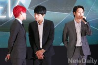 [포토]소감 말하는 JYJ 유천..귓속말하는 준수-재중
