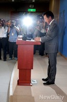 [포토]정계 은퇴 선언하는 손학규 상임고문