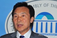 [포토]기자회견 가지는 손학규 상임고문