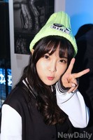 [포토]레인보우 현영, 형광색 비니 쓰고 깜찍브이