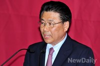 [포토]감사의 인사 전하는 새누리당 박맹우 의원