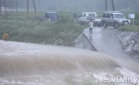 [포토]태풍 나크리 영향으로 불어난 '남사川'