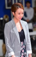 [포토]짧은 머리로 입장하는 신지수