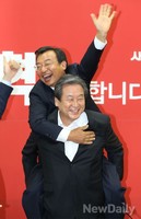 '금의환향' 이정현, 김무성 대표는 업어서 환대