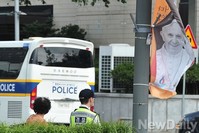 [포토]교황방한 분주한 광화문일대