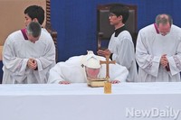 프란치스코 교황, 대전서 한국방문 첫 미사 접전