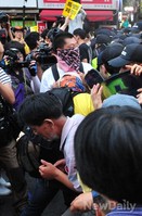 [포토]경찰과 충돌하는 시위 참가자