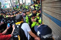 [포토]세월호 시위대 경찰과 충돌