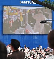 교황 시복미사 전 세월호 유가족 위로