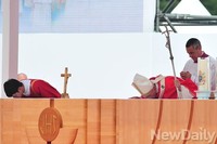 '가장 낮은 곳으로 향하는' 프란치스코 교황