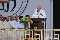 미사 중 바람에 날아간 교황의 '주케토'